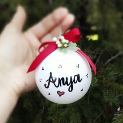 Neves karácsonyfadísz gömb