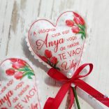 A világnak csak egy anya textil szív pálcikán