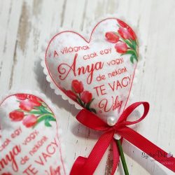 A világnak csak egy anya textil szív pálcikán