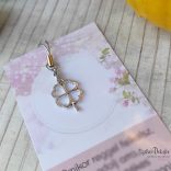 HÁLA- Idézetes könyvjelző + fém lóhere medál (rószaszín)