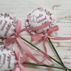 Dadus néninek textil virág pálcikán