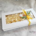 Krém színű szappanrózsa fejek gyönyörű díszdobozban