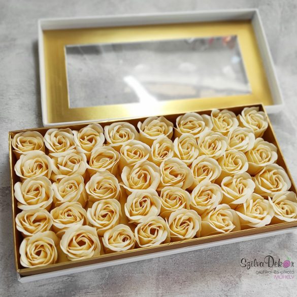 Krém színű szappanrózsa fejek gyönyörű díszdobozban