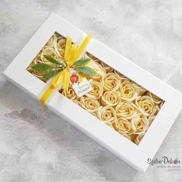 Krém színű szappanrózsa fejek gyönyörű díszdobozban