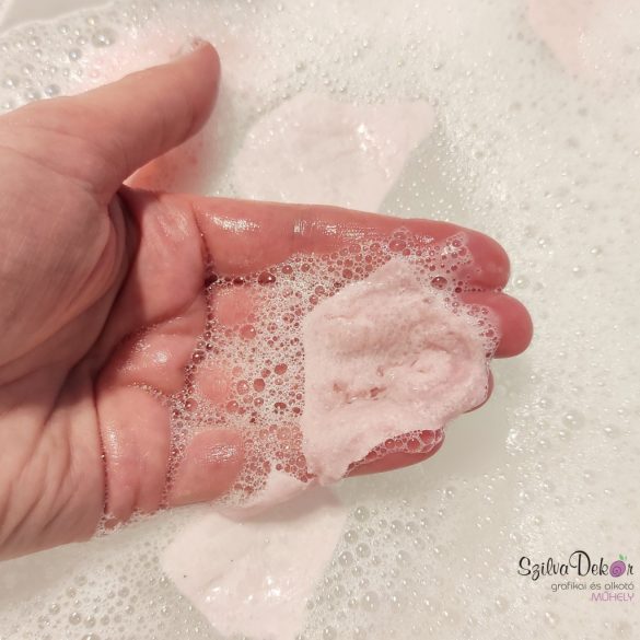 Krém színű szappanrózsa fejek gyönyörű díszdobozban