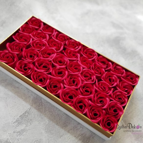 Vörös szappanrózsa fejek gyönyörű díszdobozban