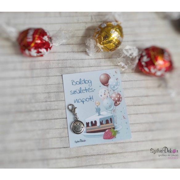 Születésnapi mágneses ajándékkártya fém fityegővel