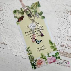 CsakFém+ gyöngyös kulcstartó- táskadísz névre szóló