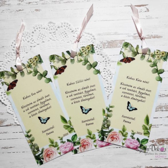 CsakFém+ gyöngyös kulcstartó- táskadísz névre szóló