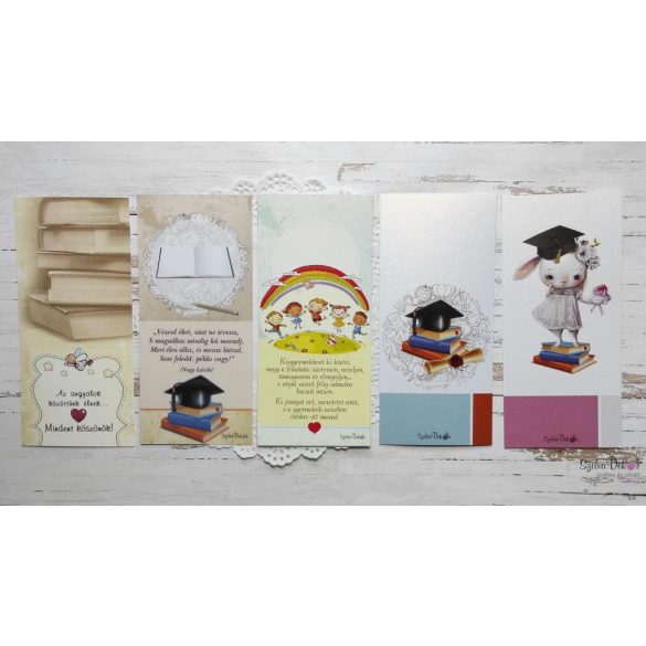 CsakFém+ gyöngyös kulcstartó- táskadísz névre szóló