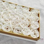 Fehér szappanrózsa fejek gyönyörű díszdobozban