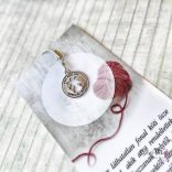 ÖSSZETARTOZÁS- Idézetes könyvjelző + fém angyalos medál