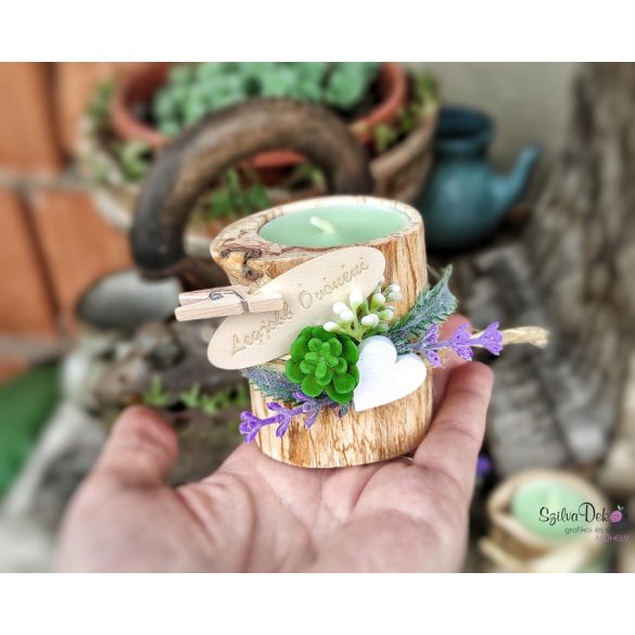 Díszített farönk mécsestartó felirattal