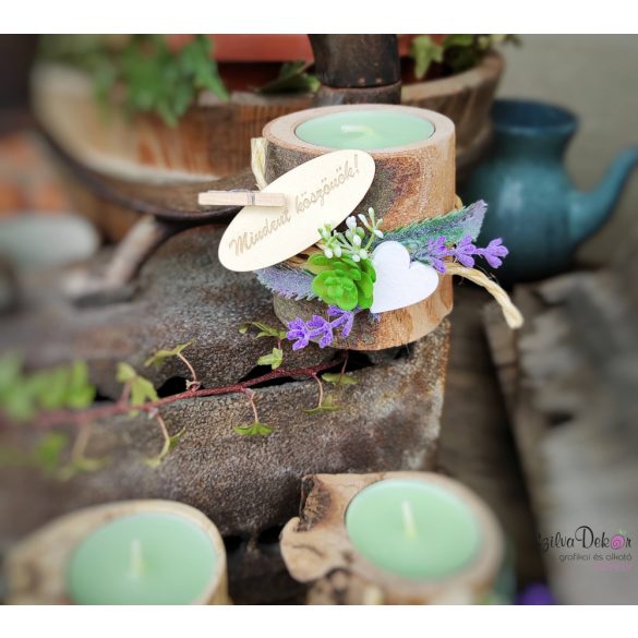 Díszített farönk mécsestartó felirattal