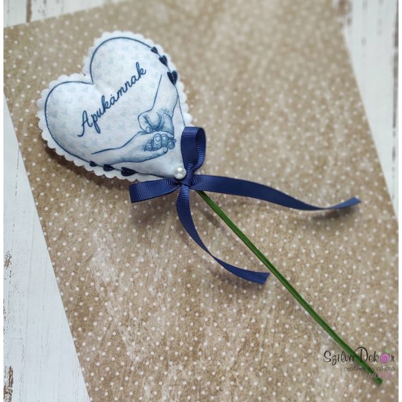 Apukámnak textil szív pálcikán