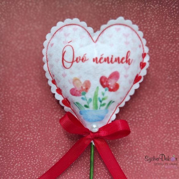 Óvó néninek textil szív pálcikán
